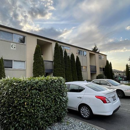 Shared Space With Private Room In Beautiful Lakefront Apartment Federal Way Bagian luar foto