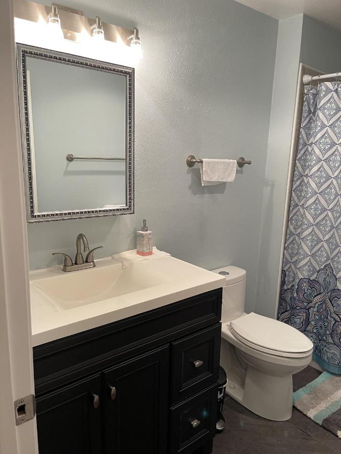 Shared Space With Private Room In Beautiful Lakefront Apartment Federal Way Bagian luar foto