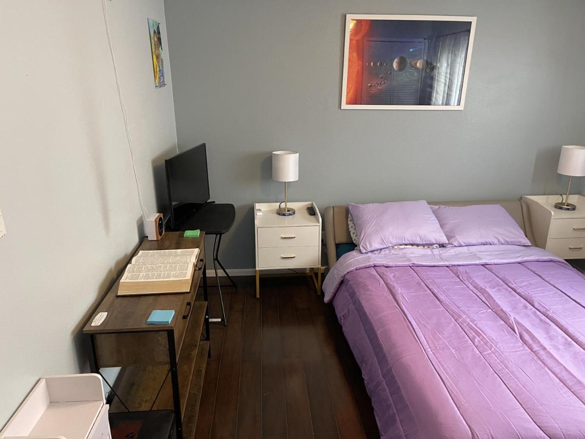 Shared Space With Private Room In Beautiful Lakefront Apartment Federal Way Bagian luar foto